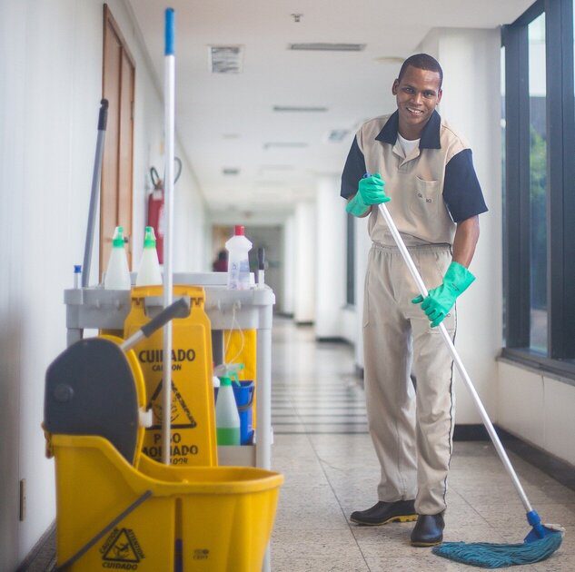 نظافت منزل در تهران، نیروی خدماتی
