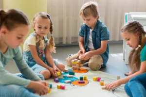 مراقب کودک,مزایا مراقب کودک,مقایسه مهد کودک و مقایسه کودک