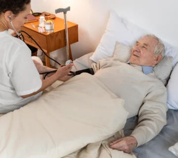 Routine life of the elderly 360x320
